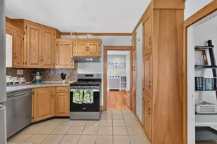 204 Parkview Ave, Lowell, MA 01852 - Photo 5