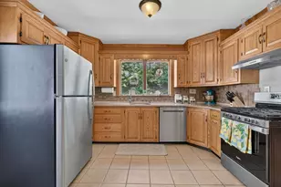 204 Parkview Ave, Lowell, MA 01852 - Photo 3