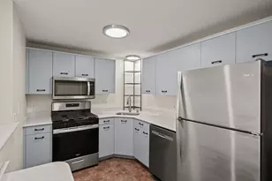 34 Newhall St, Lowell, MA 01852 - Photo 3