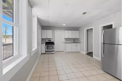 293 Clemente St #2L, Holyoke, MA 01040 - Photo 3