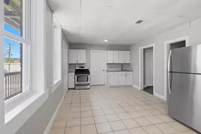 293 Clemente St #2L, Holyoke, MA 01040 - Photo 3