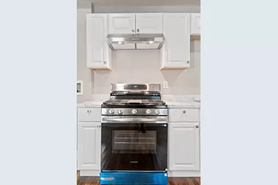 183 Chestnut St #2L, Holyoke, MA 01040 - Photo 3