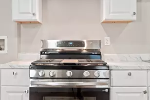 183 Chestnut St, Holyoke, MA 01040 - Photo 3
