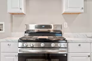 183 Chestnut St, Holyoke, MA 01040 - Photo 3