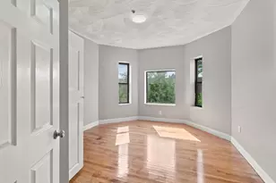 183 Chestnut St, Holyoke, MA 01040 - Photo 5
