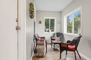 44 Glen St, Holyoke, MA 01040 - Photo 3