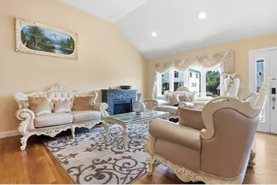 39 Sunflower Rd, Holbrook, MA 02343 - Photo 5