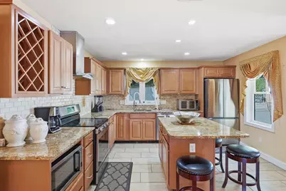39 Sunflower Rd, Holbrook, MA 02343 - Photo 9