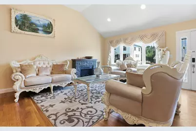 39 Sunflower Rd, Holbrook, MA 02343 - Photo 5