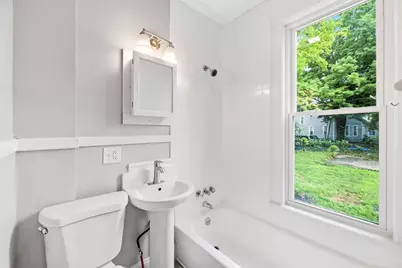 29 Yale St, Springfield, MA 01109 - Photo 9