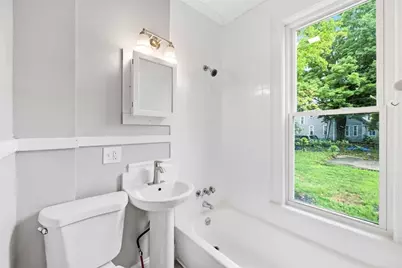 29 Yale St, Springfield, MA 01109 - Photo 9