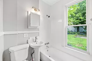29 Yale St, Springfield, MA 01109 - Photo 9