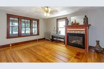242 Beacon St, Lowell, MA 01850 - Photo 13