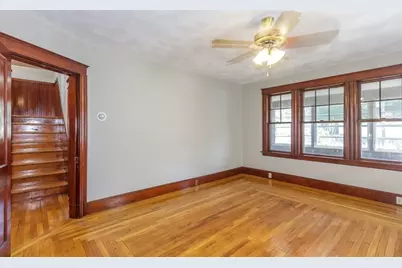 242 Beacon St, Lowell, MA 01850 - Photo 23