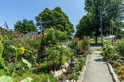242 Beacon St, Lowell, MA 01850 - Photo 39