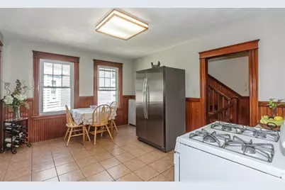 242 Beacon St, Lowell, MA 01850 - Photo 7