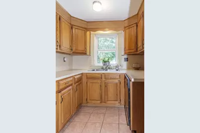 242 Beacon St, Lowell, MA 01850 - Photo 5