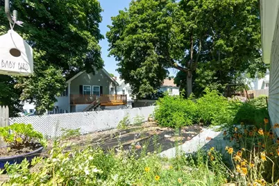 242 Beacon St, Lowell, MA 01850 - Photo 41