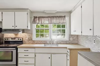 529 Howard St, Brockton, MA 02302 - Photo 9