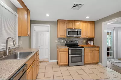 1295 Hildreth St, Dracut, MA 01826 - Photo 7