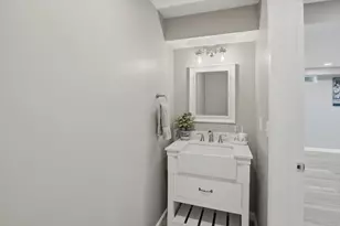 176 Southold Rd, Auburn, MA 01501 - Photo 29