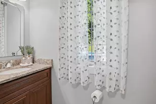 176 Southold Rd, Auburn, MA 01501 - Photo 13