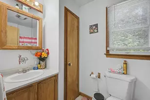 58-60 Beverly Ln, Springfield, MA 01151 - Photo 11