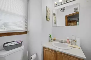 58-60 Beverly Ln, Springfield, MA 01151 - Photo 25