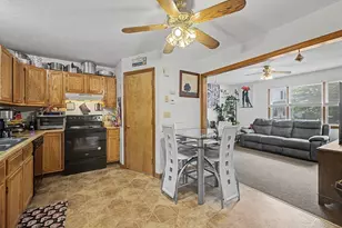 58-60 Beverly Ln, Springfield, MA 01151 - Photo 21