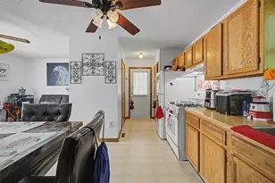 58-60 Beverly Ln, Springfield, MA 01151 - Photo 7