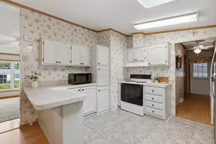 33 Bayberry Dr, Gardner, MA 01440 - Photo 3