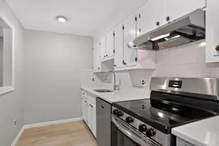 6 Hallmark Gdns, Burlington, MA 01876 - Photo 5
