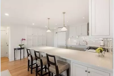 9 Hawthorne Pl #14H, Boston, MA 02114 - Photo 7