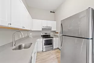 57 Pleasant St, Worcester, MA 01609 - Photo 5