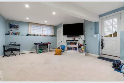 11 Taft St, Marblehead, MA 01945 - Photo 29