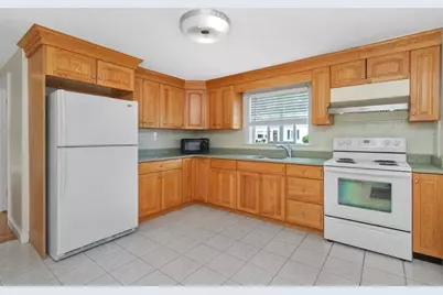 37 Kenmore Rd, Waltham, MA 02453 - Photo 3