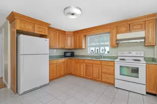 37 Kenmore Rd, Waltham, MA 02453 - Photo 3