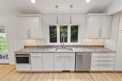 24 Robin Hill Rd, Chelmsford, MA 01824 - Photo 9