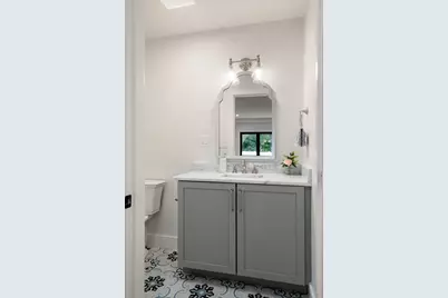811 Heath St #Rear, Brookline, MA 02467 - Photo 5