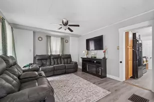 323 Rollstone St, Fitchburg, MA 01420 - Photo 9