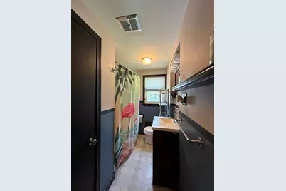 608 Pleasant St, Holyoke, MA 01040 - Photo 9