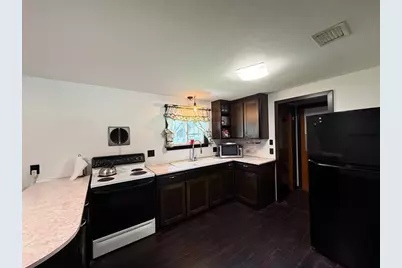 608 Pleasant St, Holyoke, MA 01040 - Photo 11