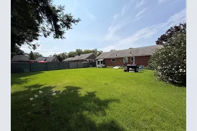 608 Pleasant St, Holyoke, MA 01040 - Photo 21