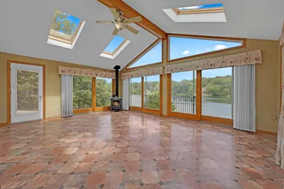 19 Crocker Ave, Lunenburg, MA 01462 - Photo 9