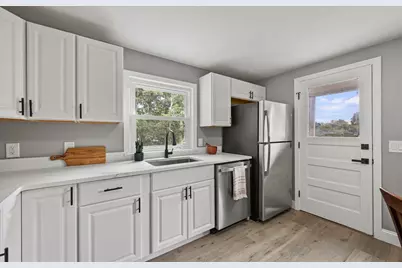 140 Cole Ave, Pittsfield, MA 01201 - Photo 9