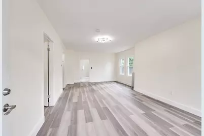 17 Bushwick Place, Springfield, MA 01109 - Photo 9