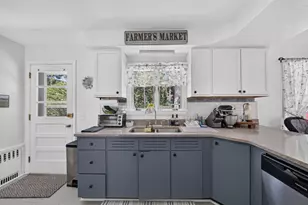 84 Evans St, Somerset, MA 02726 - Photo 9