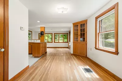 75 Lexington St, Burlington, MA 01803 - Photo 9