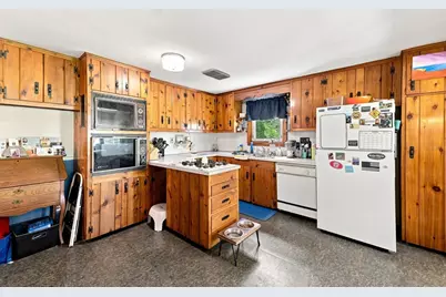 124 E Meadow Rd, Lowell, MA 01854 - Photo 9