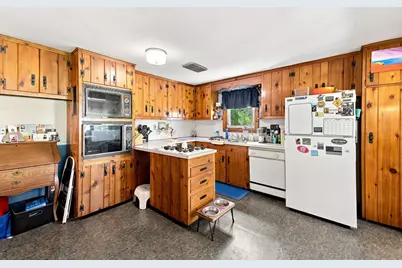 124 E Meadow Rd, Lowell, MA 01854 - Photo 9